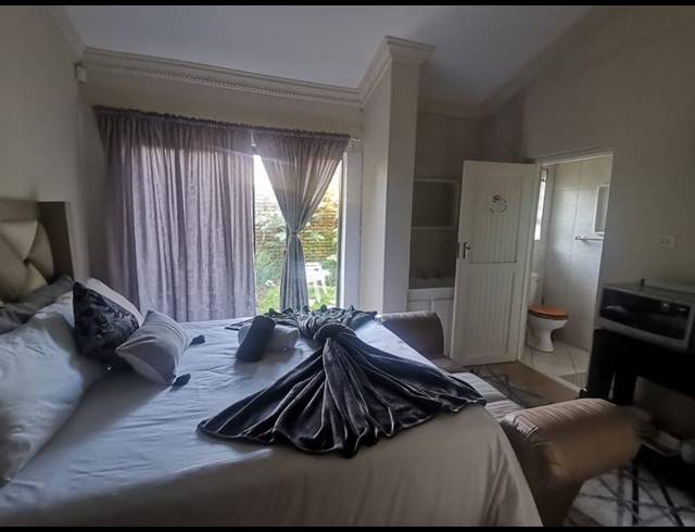 5 BEDROOM HOUSE FOR SALE IN UVONGO